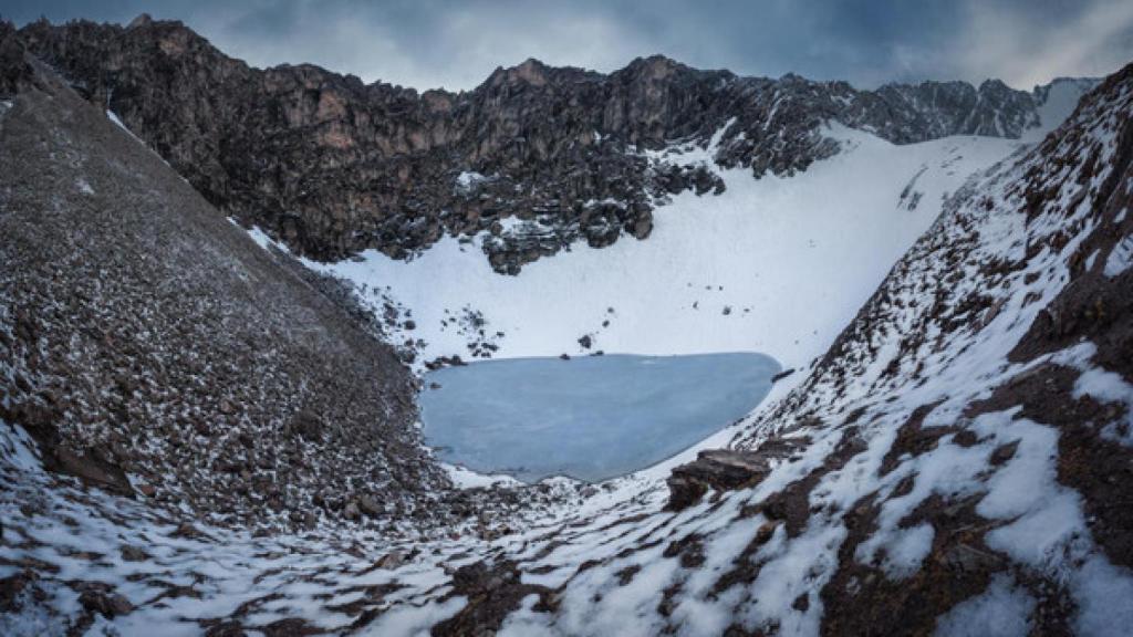 Imagen del lago Roopkund (India).