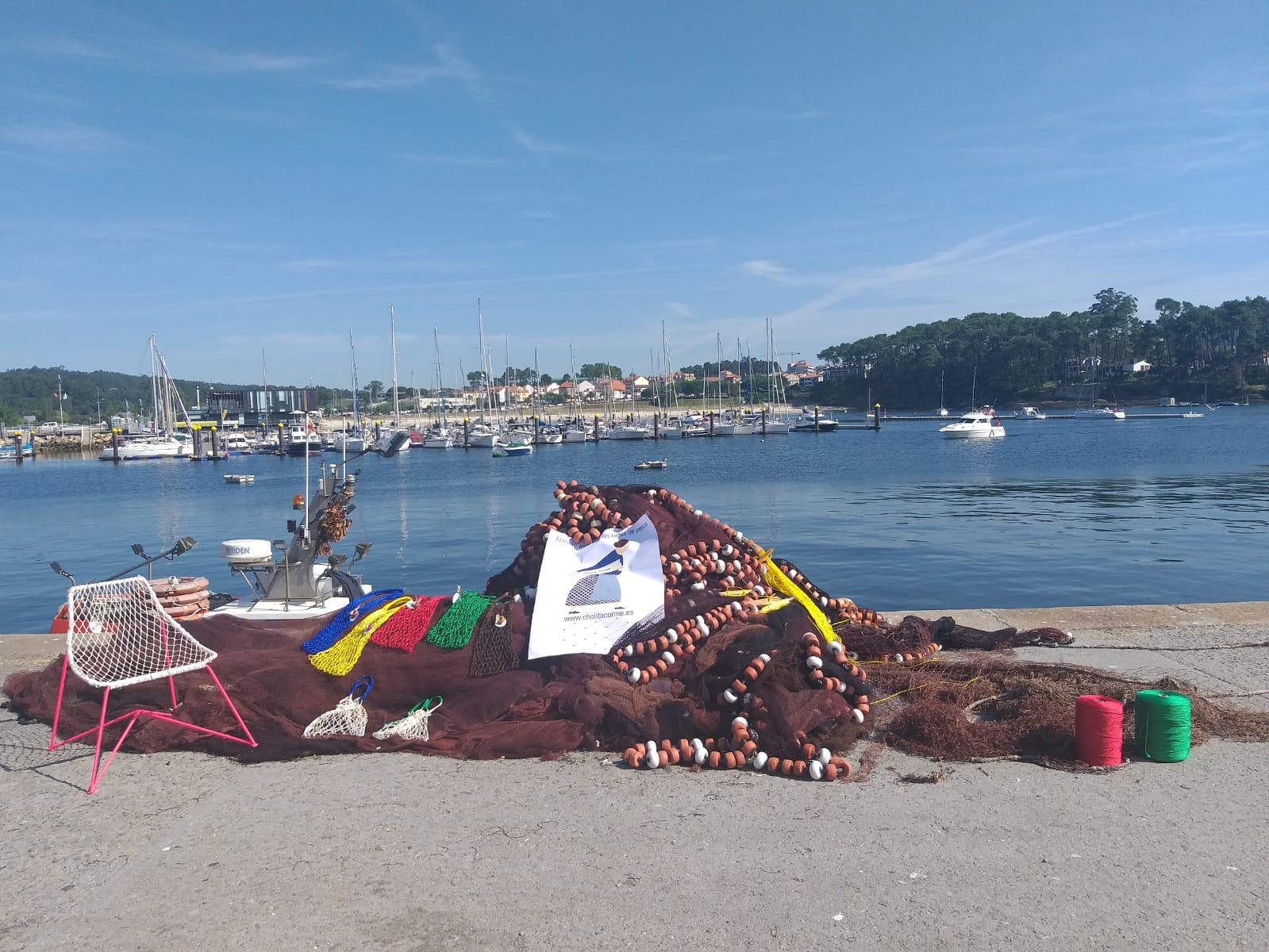 Redes, hilos y bolsas tejidas por redeiras en Portonovo (Cholita Corme)