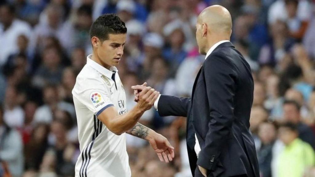 James Rodríguez sustituye a Casemiro contra el Sevilla el 14 de mayo de 2017.