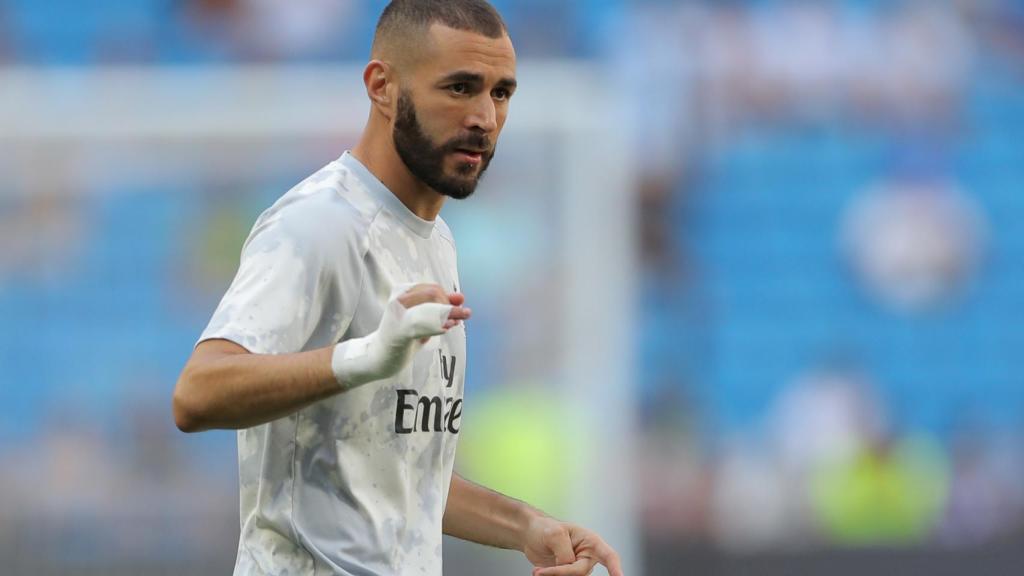 Benzema, en el calentamiento previo al Real Madrid - Betis