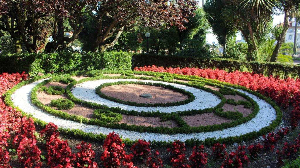 El reloj floral de los jardines está sin agujas desde agosto.