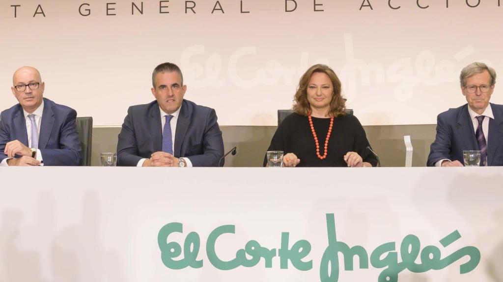 Jesús Nuño de la Rosa, Víctor del Pozo, Marta Álvarez y Antonio Hernández Gil durante la Junta de Accionistas de El Corte Inglés.