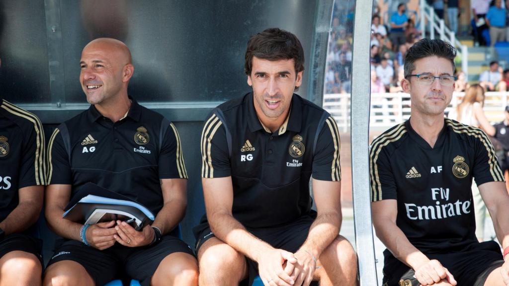 Raúl, en el banquillo del Castilla ante Las Rozas.