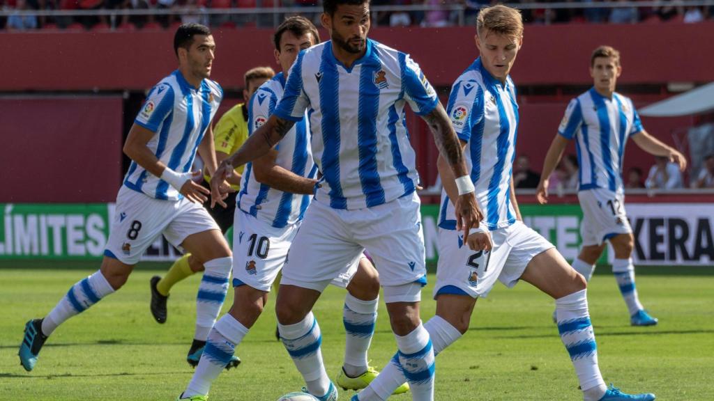Los jugadores de la Real Sociedad durante el partido contra el Mallorca