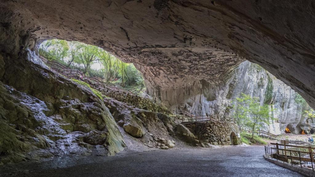 Zorginen Leizea, la cueva de las brujas, en Zugarramundi.