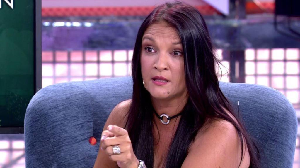 Gema Serrano sentada en el plató de 'Sábado Deluxe'.