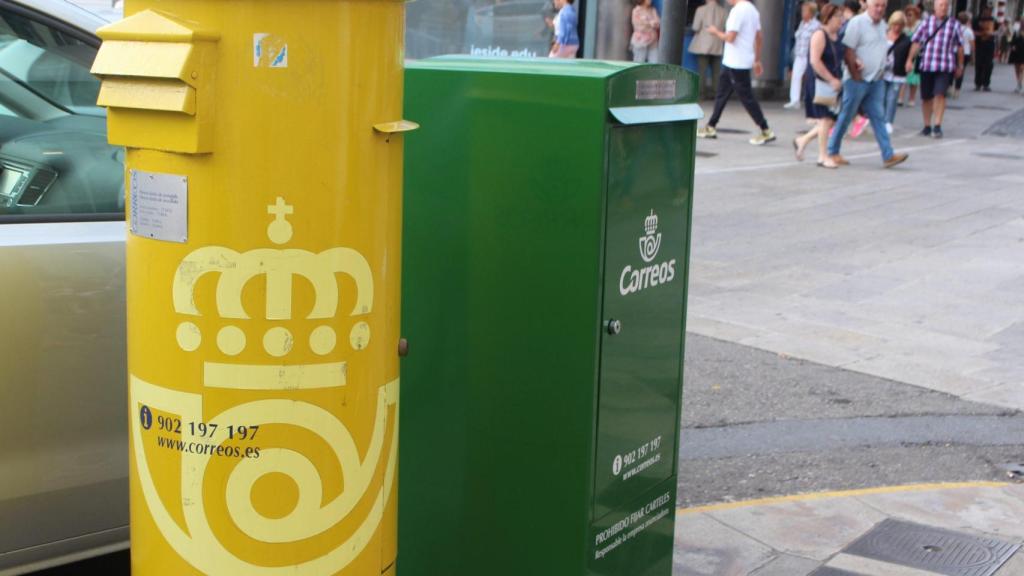 Buzones de Correos al lado del Obelisco.