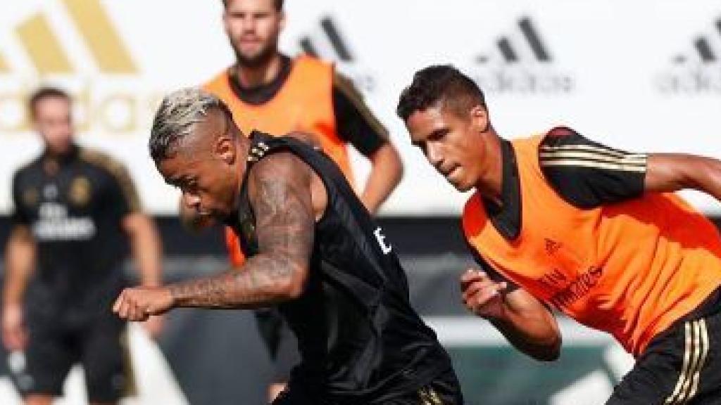 Mariano Díaz se entrena con el Real Madrid.