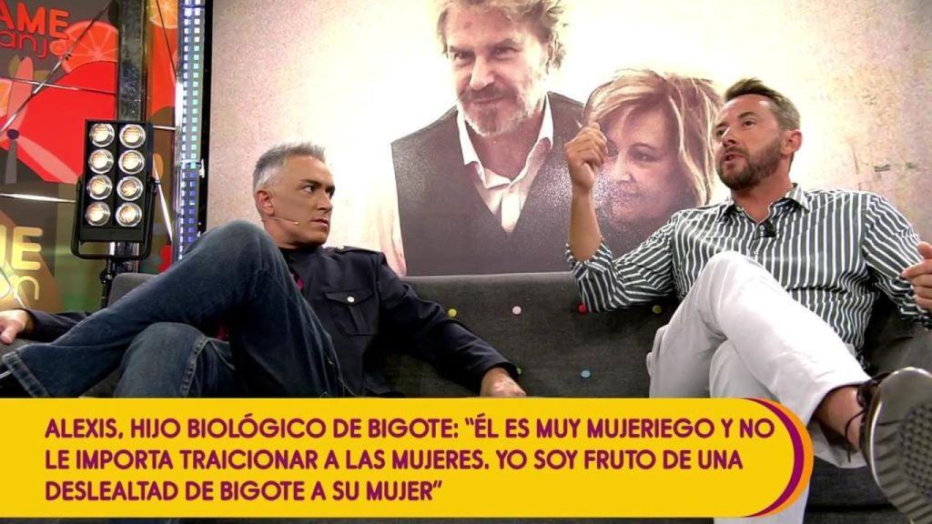 Kiko Rivera y Alexis en el programa de 'Sálvame', donde el joven ha desvelado cómo es la relación de su padre con la presentadora.