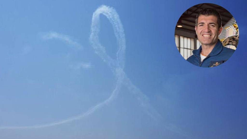 Crespón dibujado por la Patrulla Águila en homenaje al comandante Marín.
