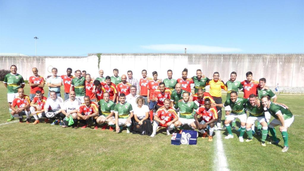 Internos de Teixeiro juegan un partido gracias a la Fundación Real Madrid