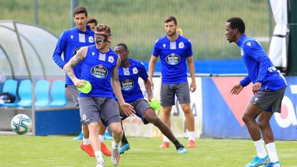 Tensa calma en un Dépor que necesita refuerzos