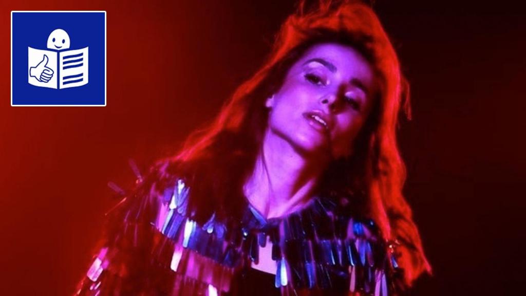 Zahara en un videoclip.