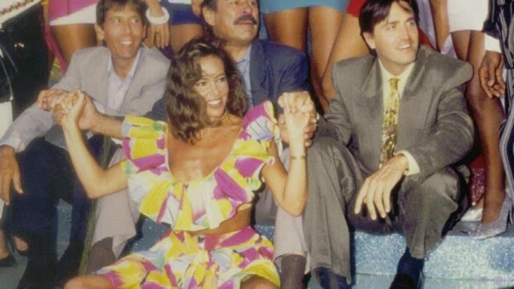 Cada lunes a las 21.30, Ana Obregón con la compañía de Rody y Fofito, presentaban 'Caliente'.