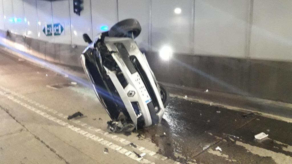 Vuelca su coche en el túnel de María Pita en A Coruña y da positivo en alcohol