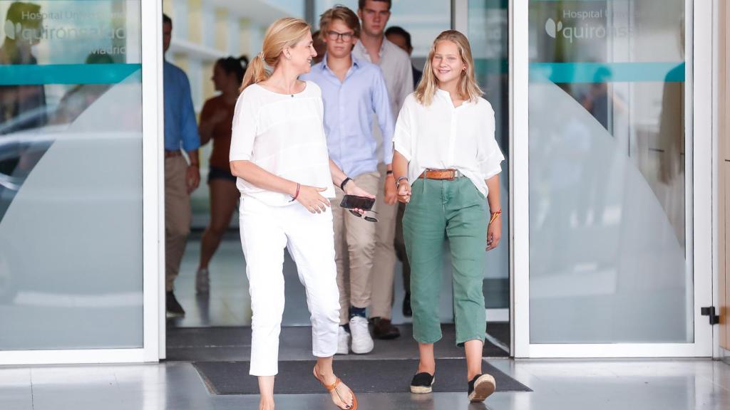 Irene de Borbón durante su visita hospitalaria al Rey Juan Carlos