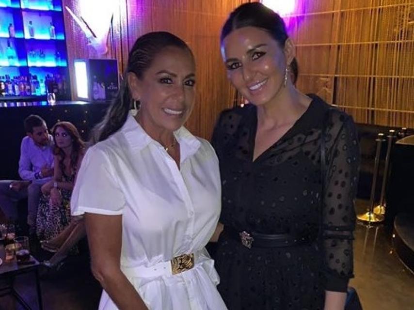 Isabel Pantoja e Isabel, propietaria de los establecimientos con venta de artículos de lujo.