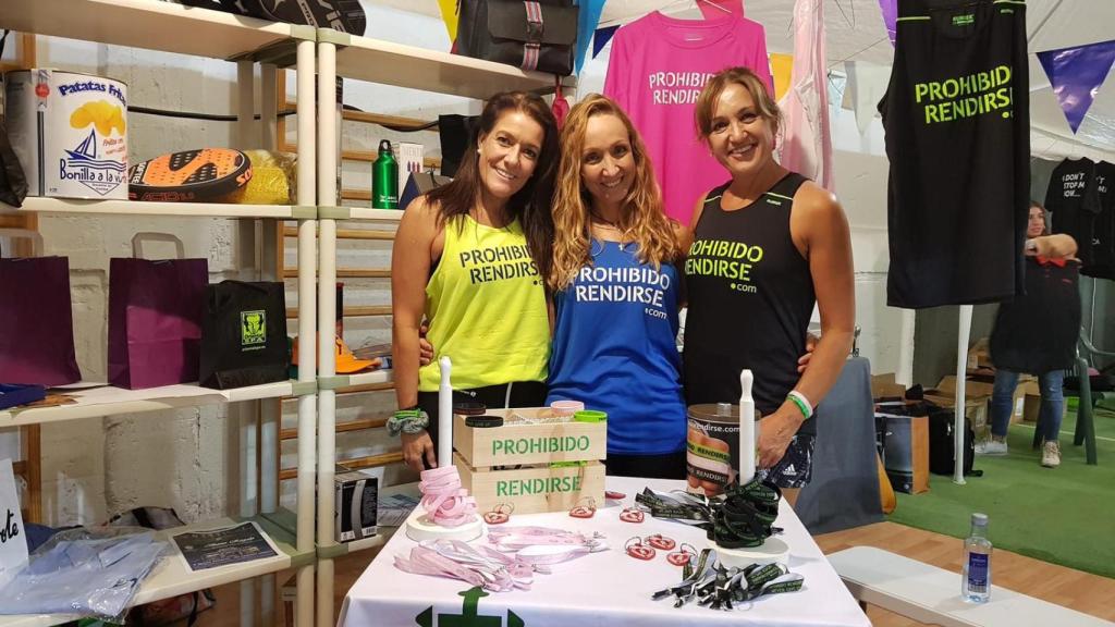 Marta Pérez, en el centro, organizadora del Torneo