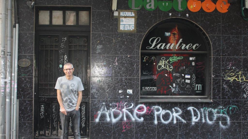 Montxo, delante del Lautrec