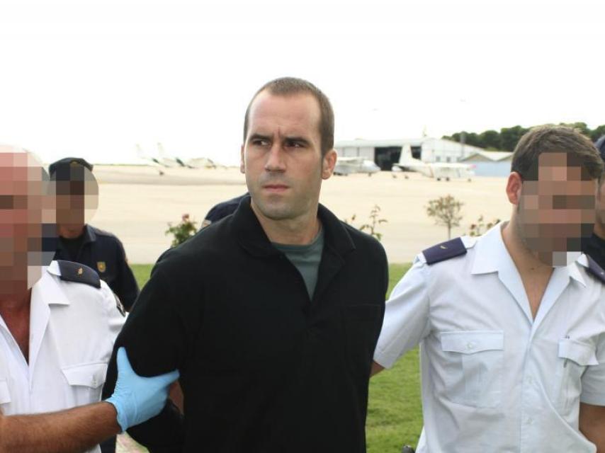 'Txeroki', en un traslado a España para ser juzgado por causas pendientes, en una imagen de archivo.