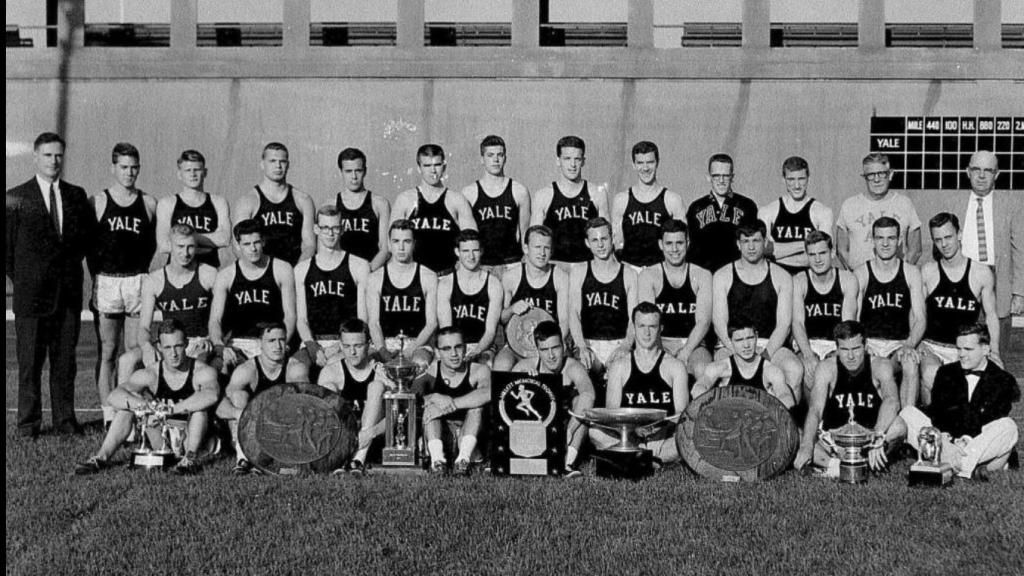 Green en Yale, con su equipo de basket.