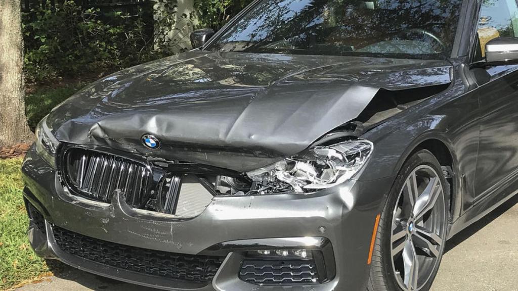 El coche de Chábeli Iglesias, destrozado.