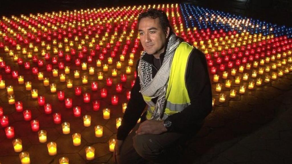 Bruno Pérez Juca, ante una de sus creaciones artísticas de octubre de 2017.