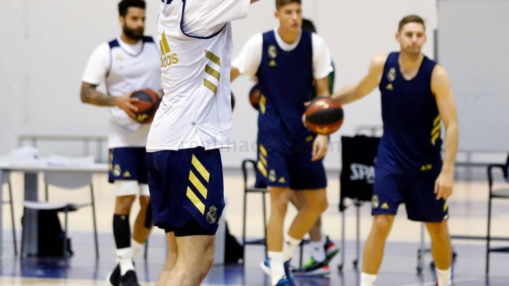 Nakic se entrena con el Real Madrid en pretemporada.