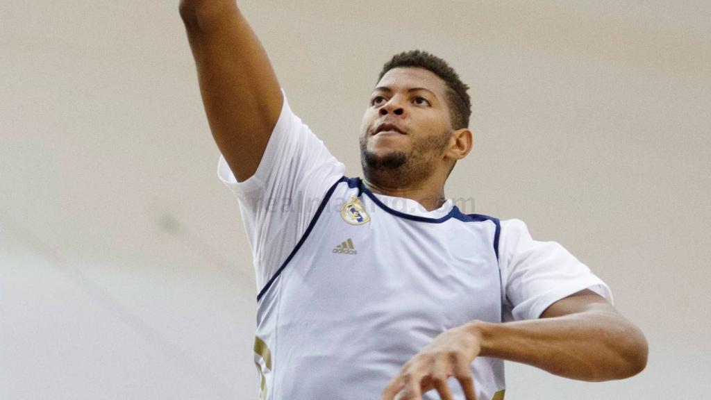 Tavares se entrena en pretemporada con el Real Madrid.