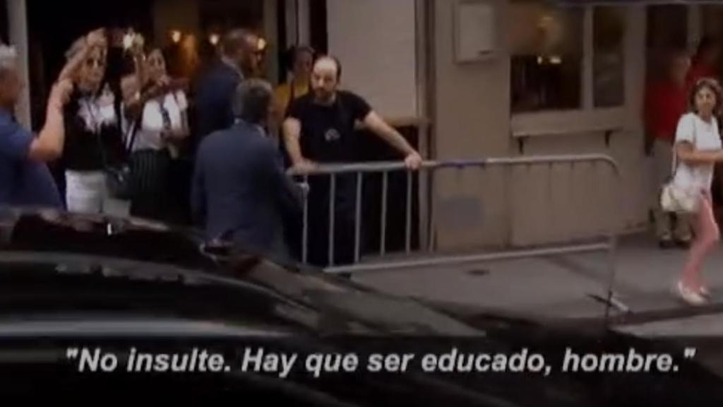 Revilla abroncando al hombre que insultó a Sánchez