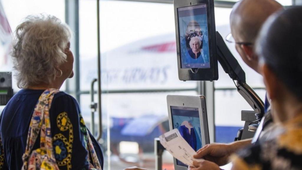 IAG sigue los pasos de Air Europa y también dejará embarcar por la cara