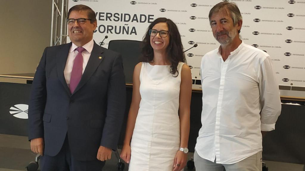 Elena Pazos, junto al rector de la UDC, Julio Abalde.