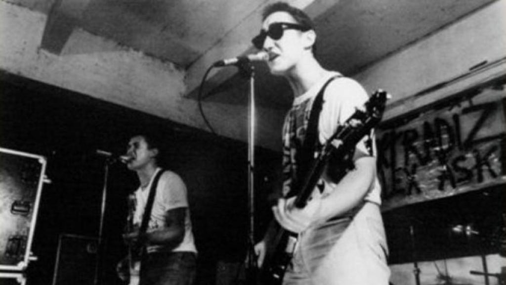 Íñigo Muguruza, en primer plano en un concierto de Kortatu.