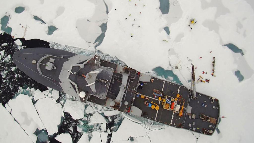 El rompehielo KV Svalbard en su expedición al Polo Norte.