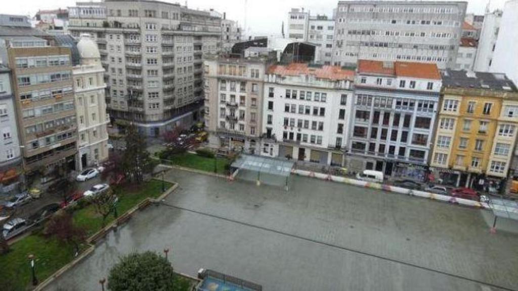 Avisan de un exhibicionista vestido de Navidad por el centro de A Coruña