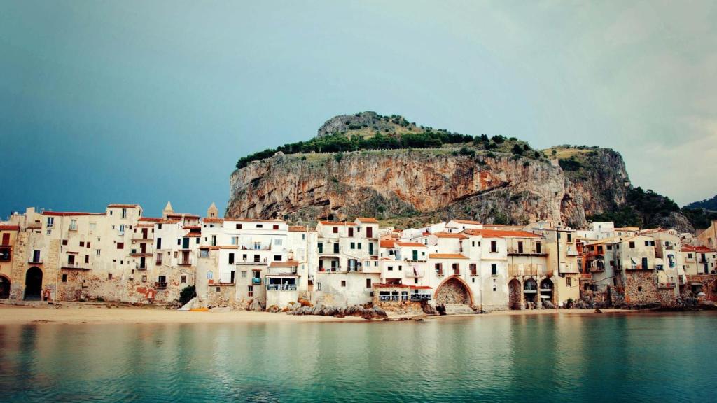 Kefalonia es la isla más grande de las Jónicas.