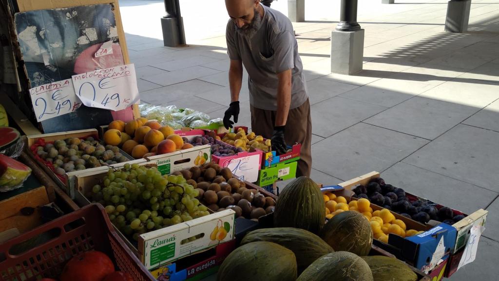 Ali, un pequeño comerciante que convive a diario con el gigante Mercadona