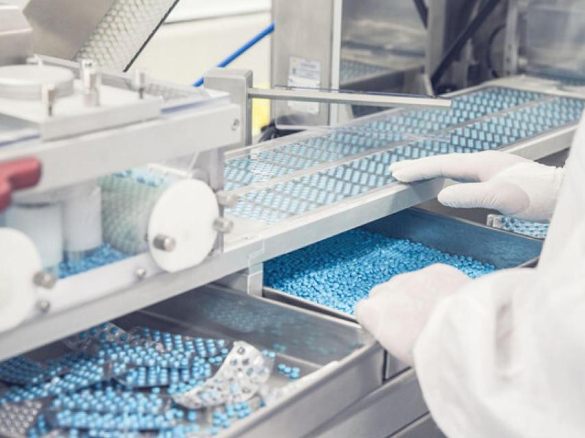 Una imagen el proceso de producción de medicamentos.