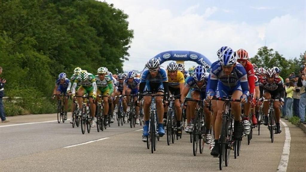 Uno de los afectado salió despedido tras el golpe.
