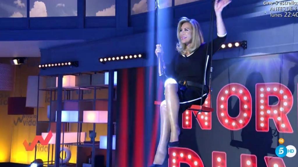 Norma Duval entrando al plató de 'Viva la vida'.