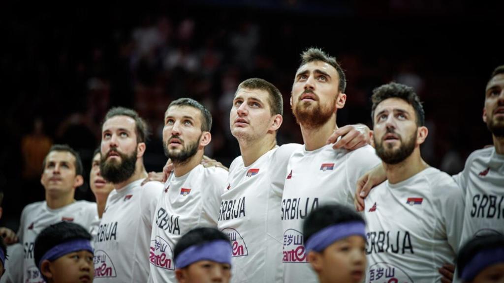 La selección serbia, en la previa de un partido del Mundial de China