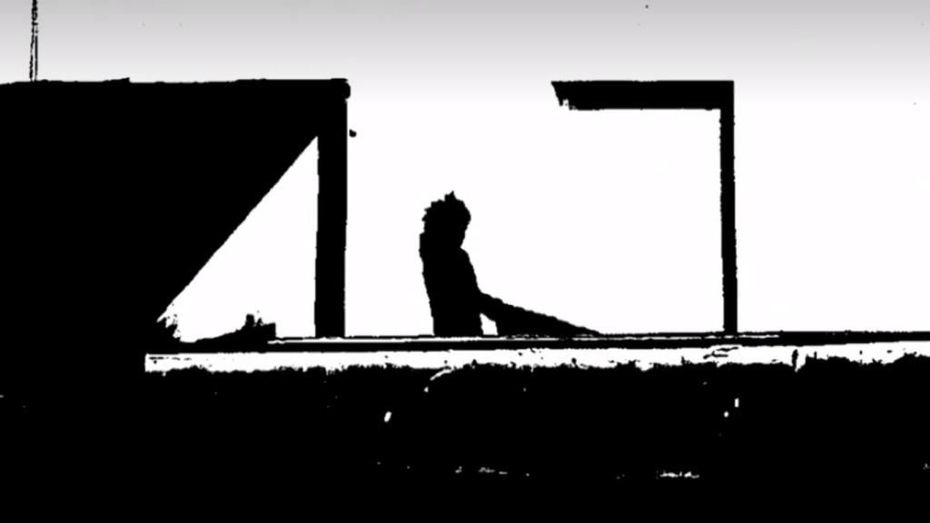 Fotografía extraída del sumario en la que se observa a Ana Julia trasportando el cuerpo