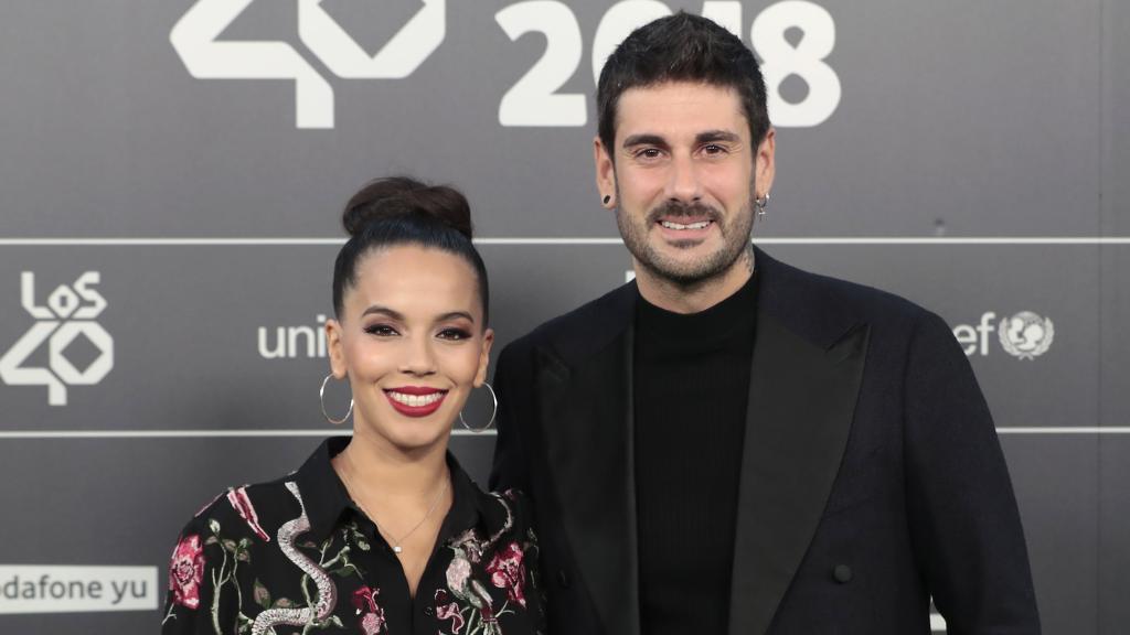 El cantante junto a su flamante mujer horas antes de celebrarse la boda.