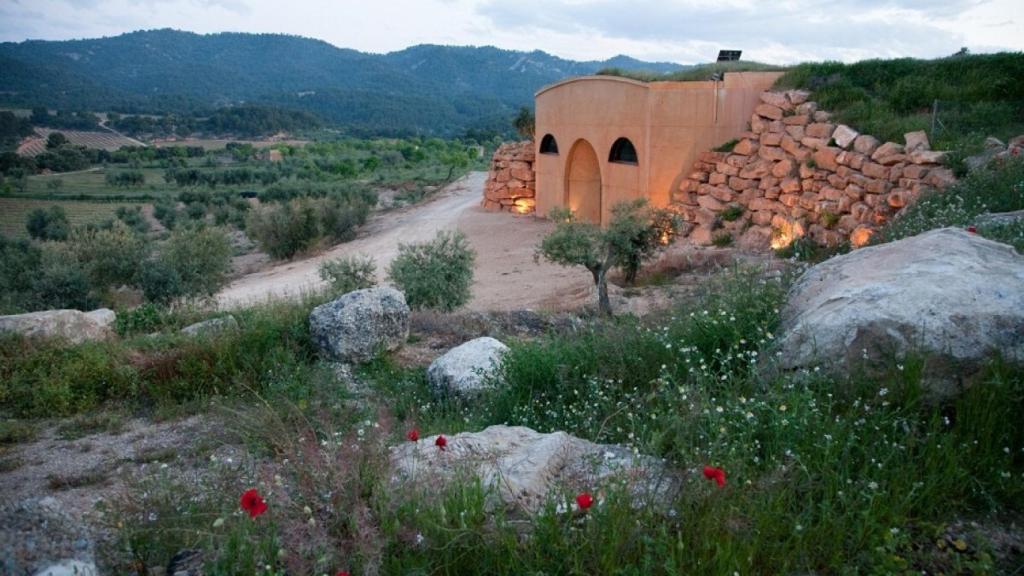 La singular bodega Bodega Mas Blanch i Jové en el Priorat.