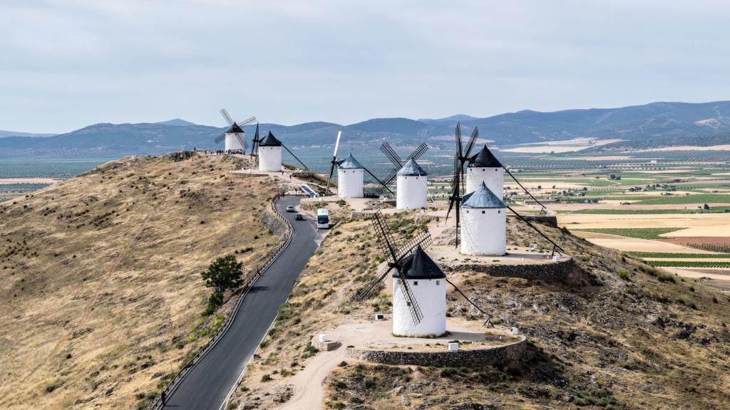 Consuegra reúne a muchos turistas en torno a su Molienda de la Paz y del Amor.