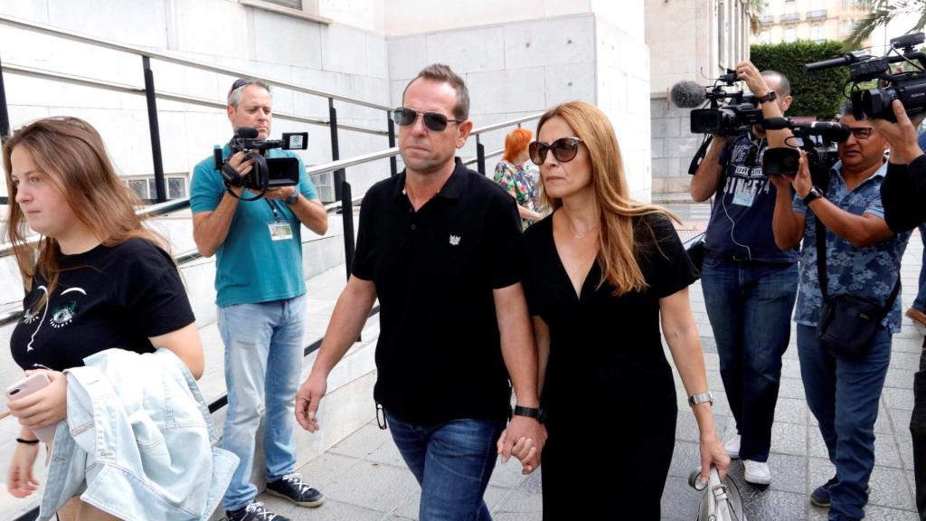 El tió de Gabriel, Francisco Cruz,  a su llegada a la Audiencia Provincial.