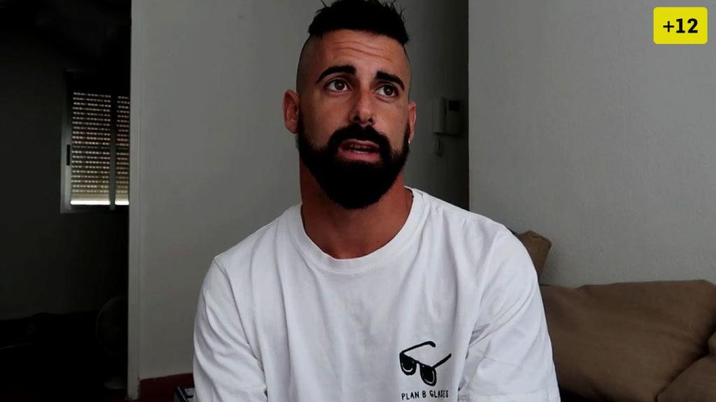 Jonathan en su primer capítulo para su canal de Mtmad.