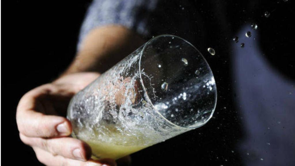 Escanciado de sidra. Foto de archivo de Europa Press