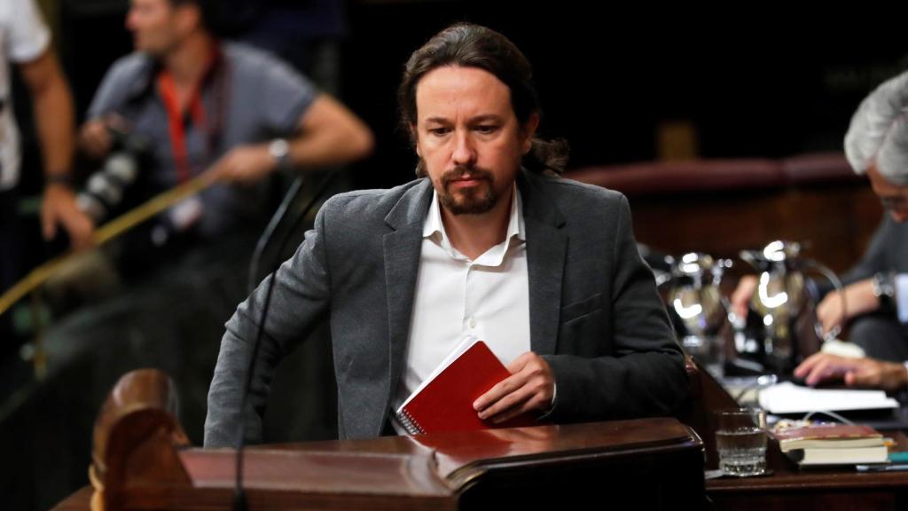 Pablo Iglesias sube al atril del Congreso de los Diputados, este miércoles.