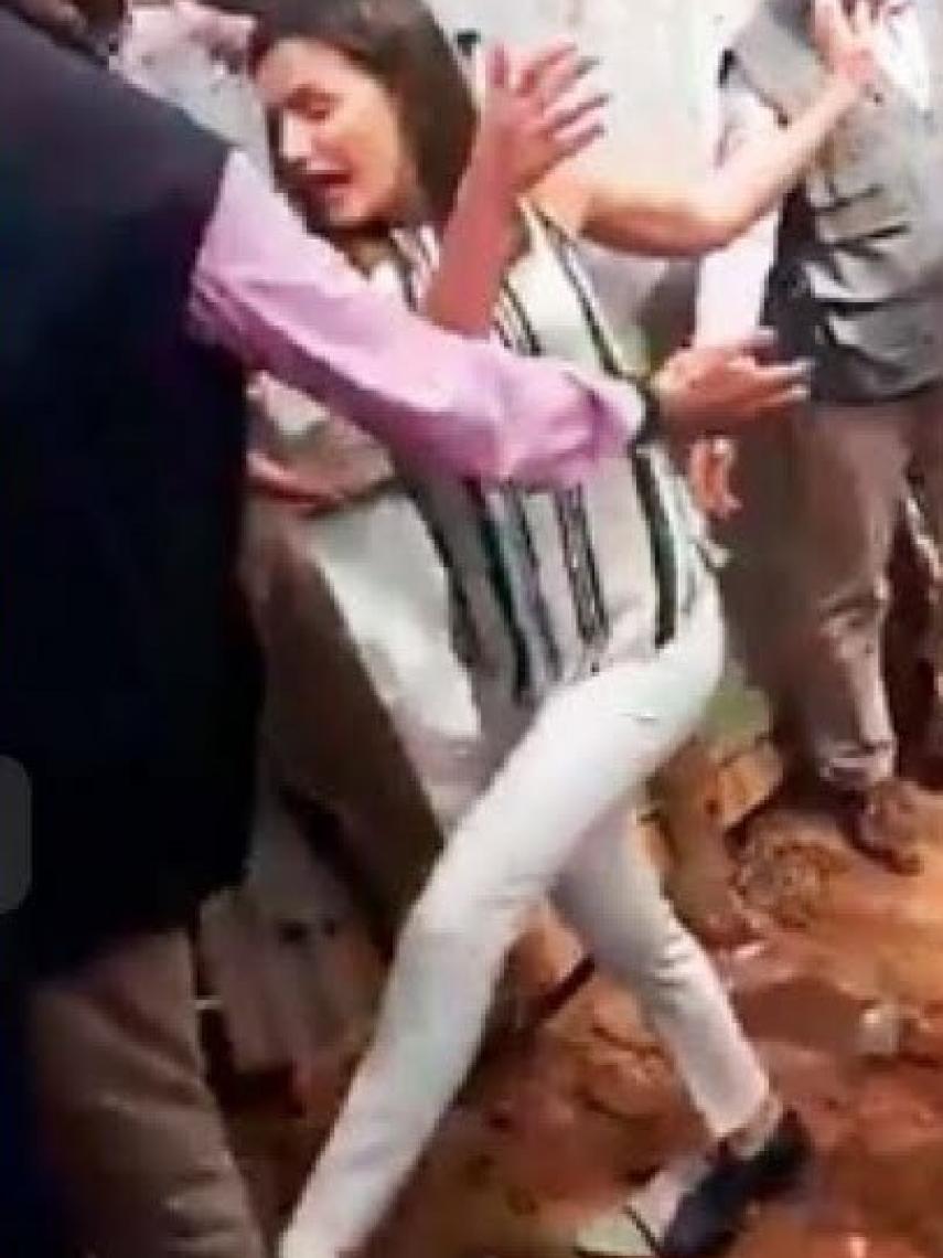 Tropiezo de Letizia en República Dominicana, en mayo de 2018.